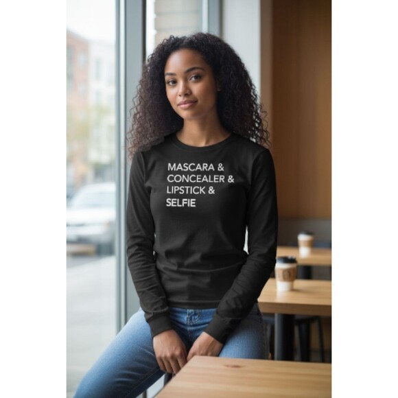 Avon Black Graphic Tee Mascara, Concealer & Lipstick Selfie Size 1X 18/20 - Picture 1 of 9